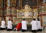 U tišini, molitvi i sabranosti u varaždinskoj katedrali slavljeni Obredi Muke Gospodnje